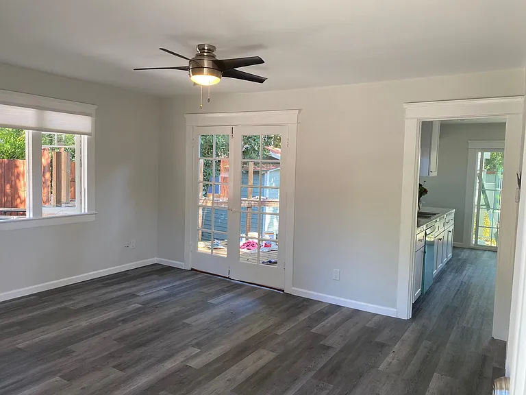 307 W Matilija St — Photo 3