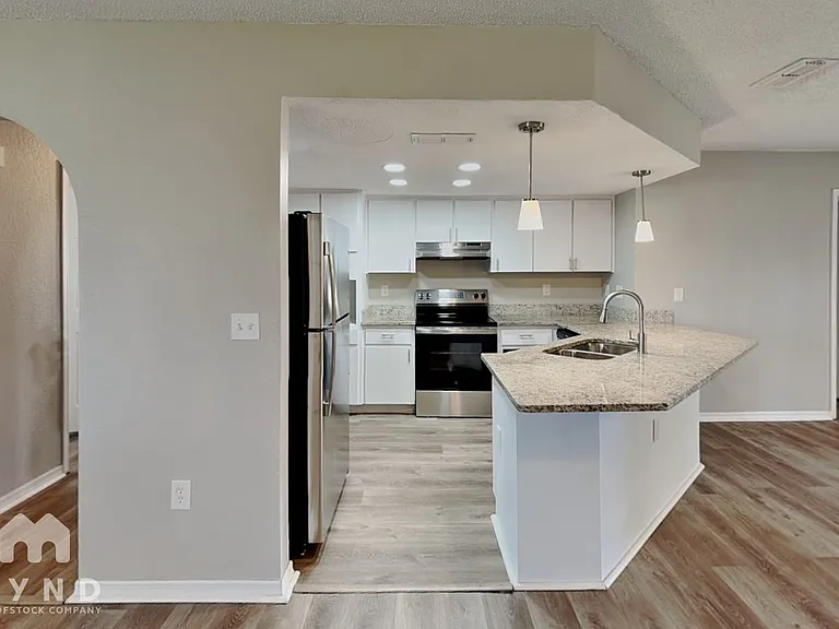 10327 Lansfield St — Photo 2