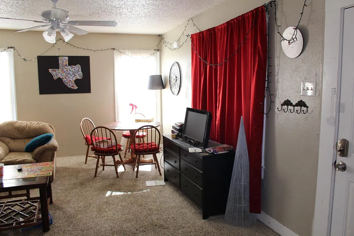 4 bed, $1,795 — Photo 1