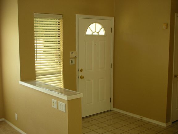 4th image of 11021 Malaguena Ln NE