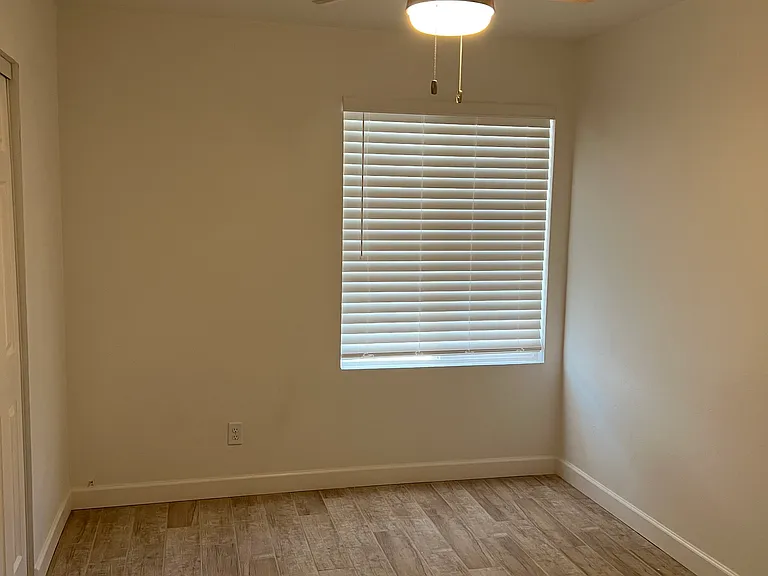 1466 E Hedrick Dr — Photo 8