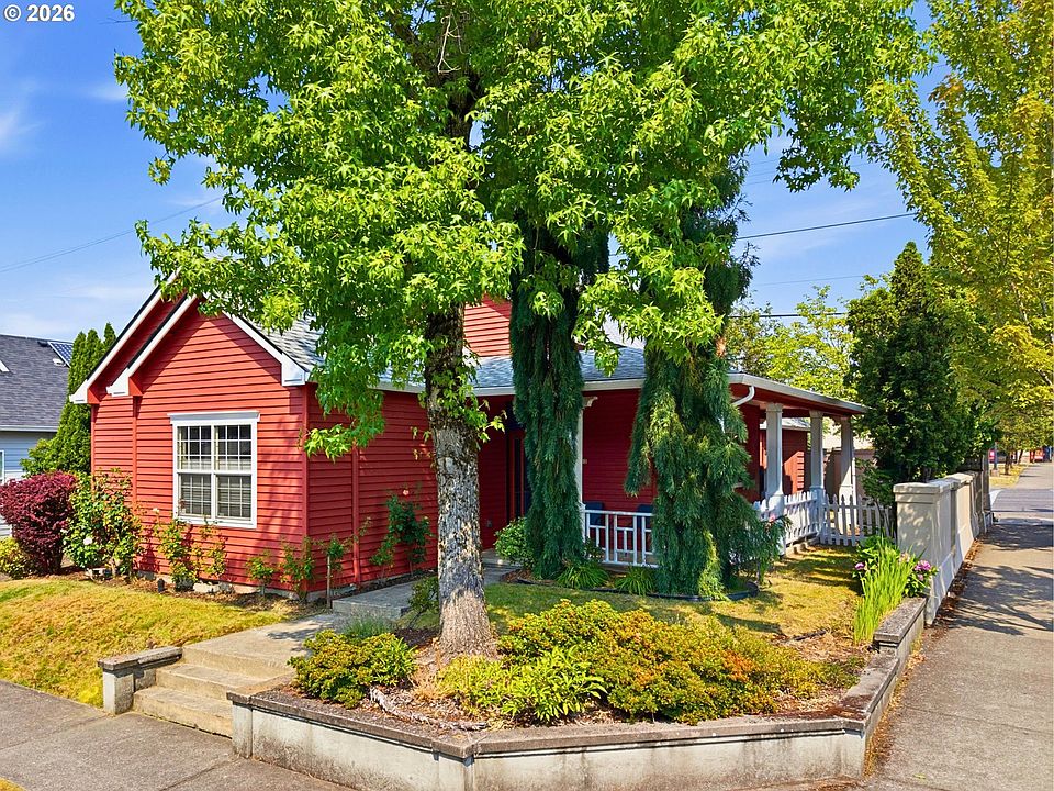 1st image of 1012 NE Multnomah Dr