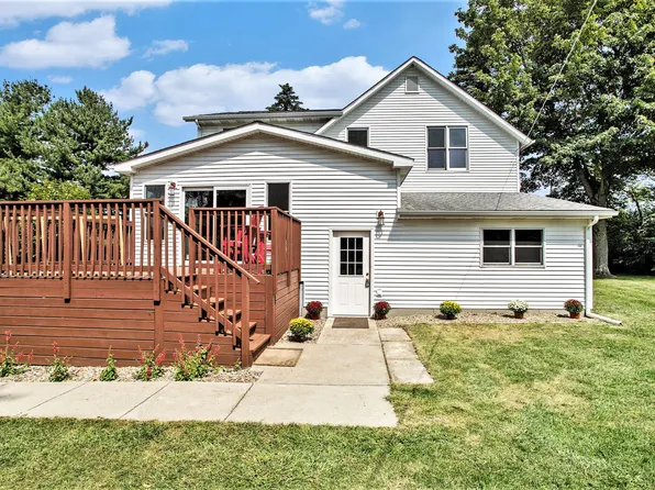5596 Sawyer Rd, Sawyer, MI 49125