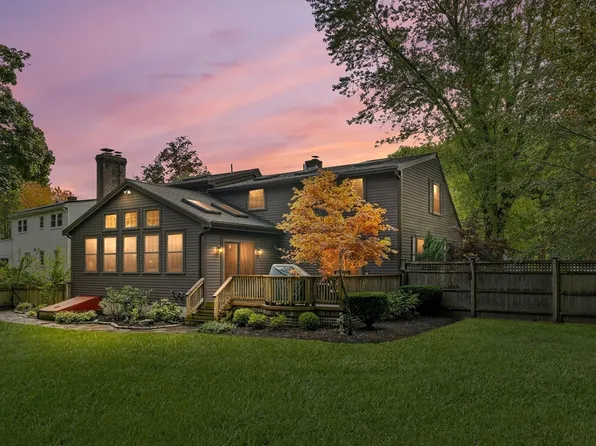 20 Stratford Rd, Natick, MA 01760