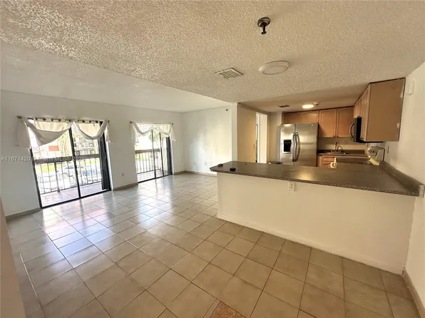 5249 NW 7th St APT 117, Miami, FL 33126