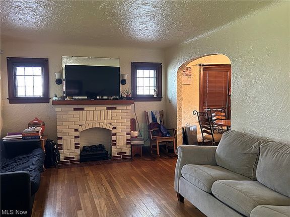 2nd image of 117 Stanford Ave