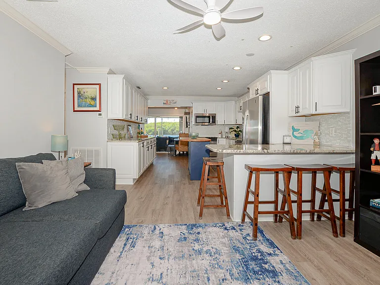 110 SW Hideaway Pl — Photo 6