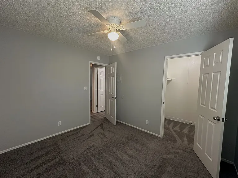 330 W Acacia Street — Photo 27