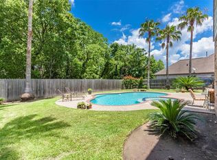 2328 N Lake Front Dr, League City, TX 77573