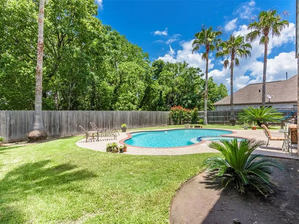 2328 N Lake Front Dr, League City, TX 77573