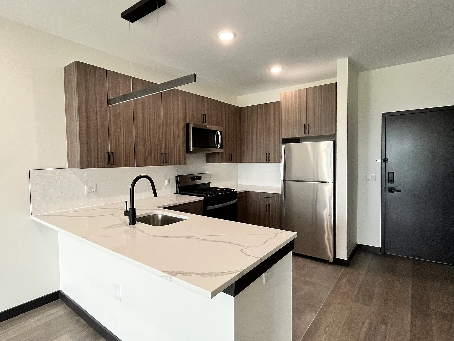 1 bed, 650 sqft, $2,600 — Photo 3