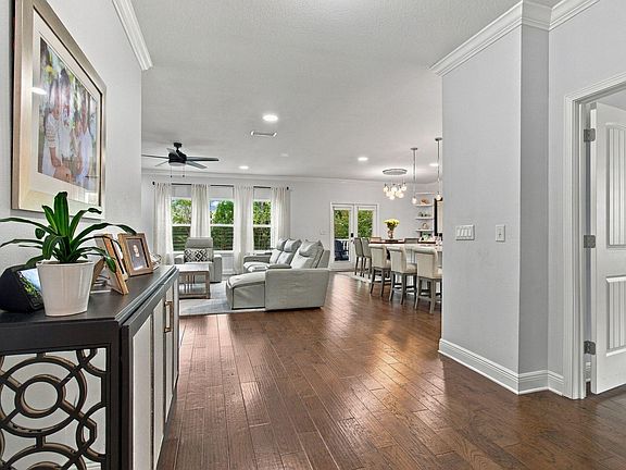 3rd image of 590 Las Roblas Grande Dr