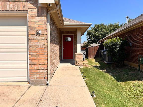 3rd image of 2729 Sunlight Dr