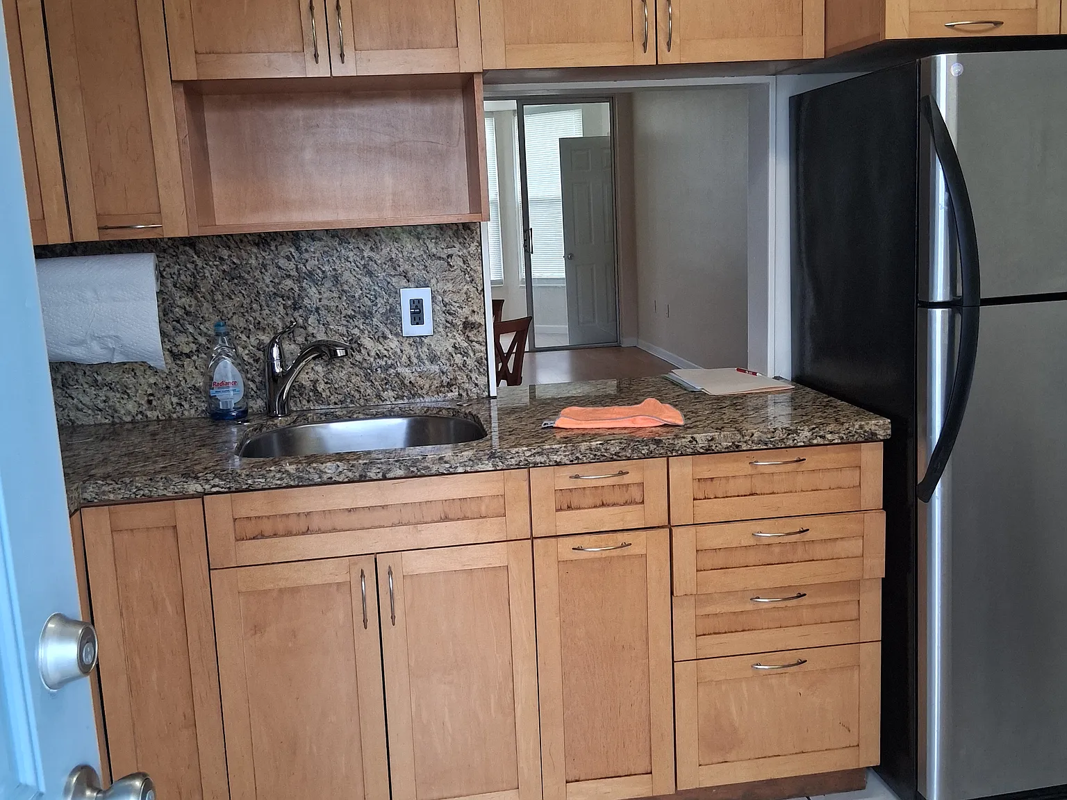1 bed, 1000 sqft, $1,600 — Photo 3
