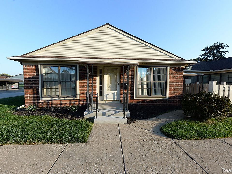 1st image of 40154 Newport Dr