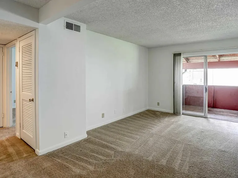 Foxcroft Apartments — Photo 11