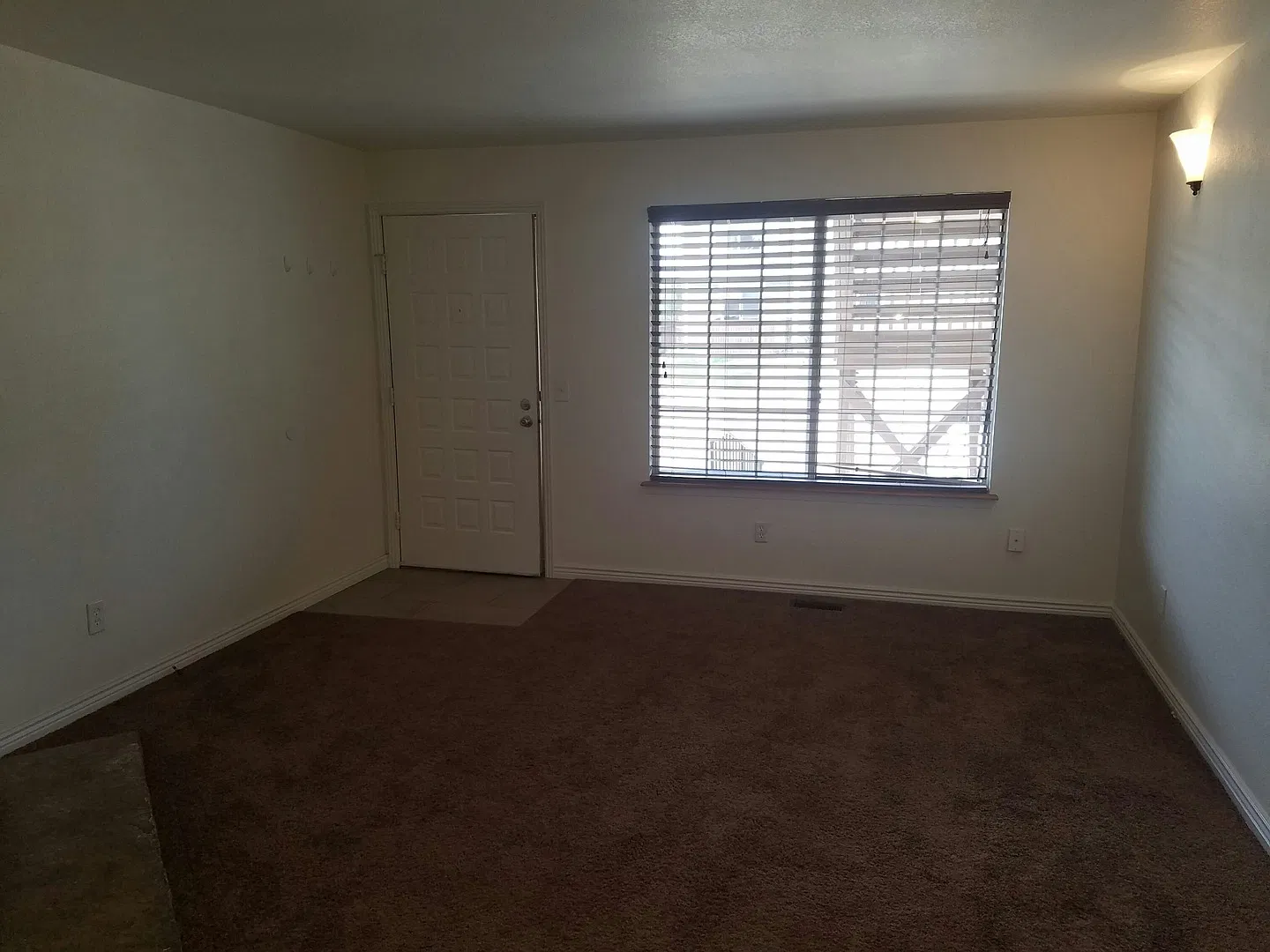 One Bedroom Condominium Dublin & Academy — Photo 4