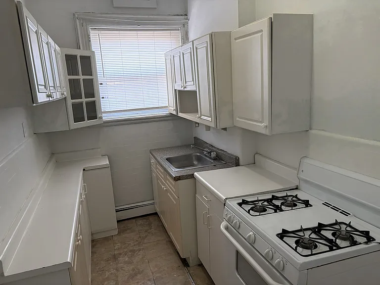 69 Hague St — Photo 6