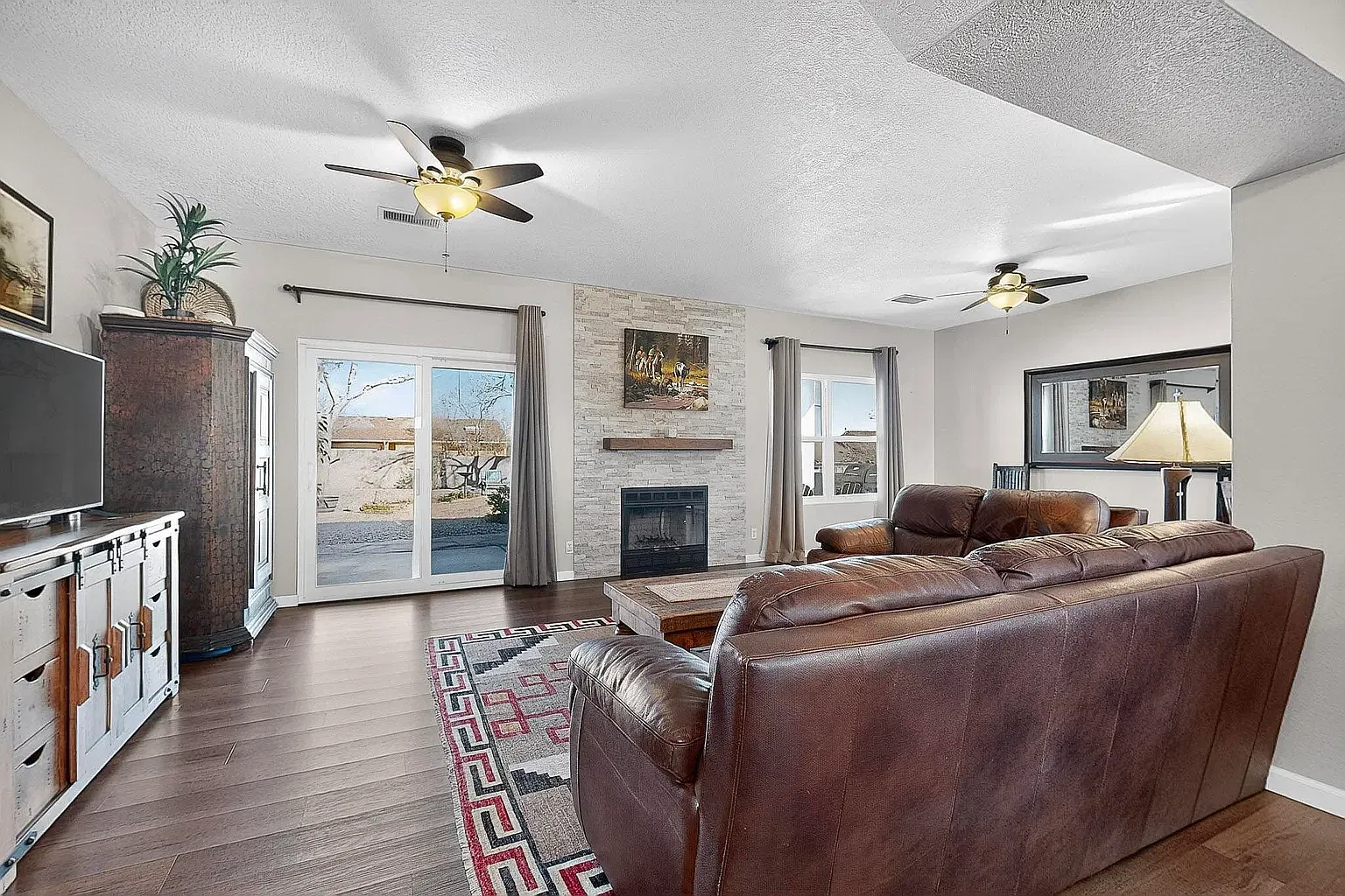 3 bed, 1610 sqft, $2,200 — Photo 2