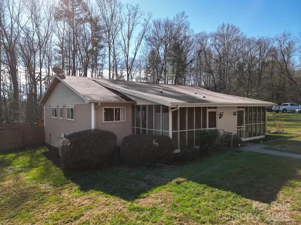 125 Freedom Rd, Hendersonville, NC 28792