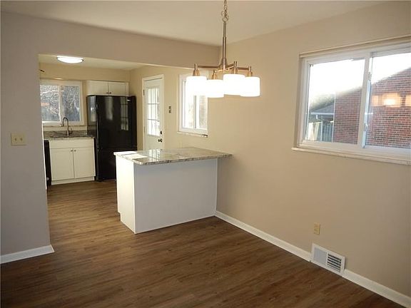 5th image of 529 Bloomfield Dr