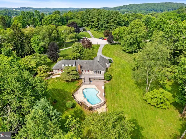 1619 Clearview Dr, Chester Springs, PA 19425