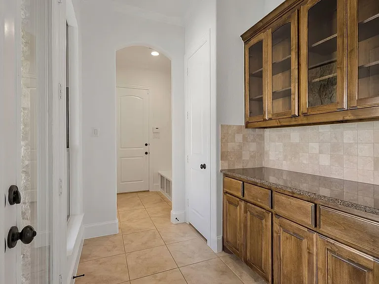 7905 Kickapoo Dr — Photo 16