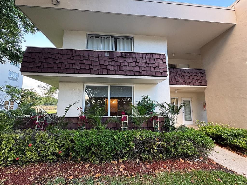 2601 S Palm Aire Dr #112