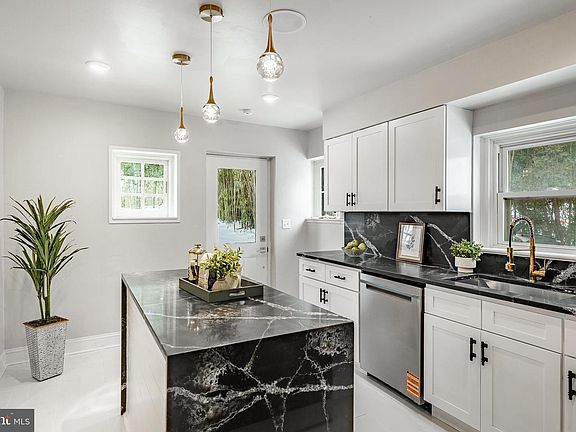 5th image of 6 Belmar St