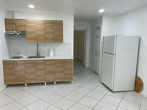 215 Leroy Ave Photo 1