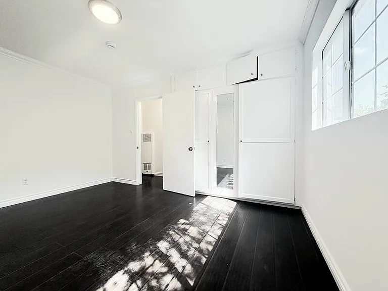 4810 Cahuenga Blvd — Photo 11