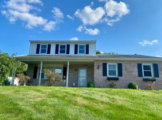 2440 Douglas Dr, Lancaster, PA 17602