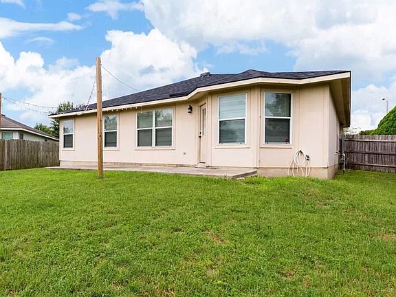 5th image of 901 Goldenrod St