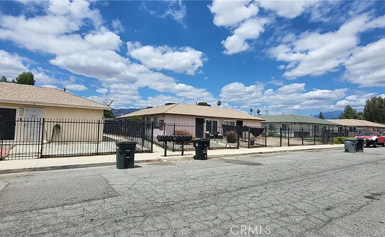 526 Greystone Ln — Photo 1