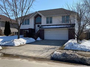 615 Pepper Dr, Iowa City, IA 52240