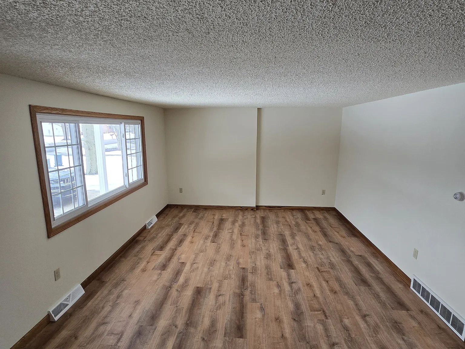 3 bed, 1.5 bath, 1500 sqft, $1,800 — Photo 4