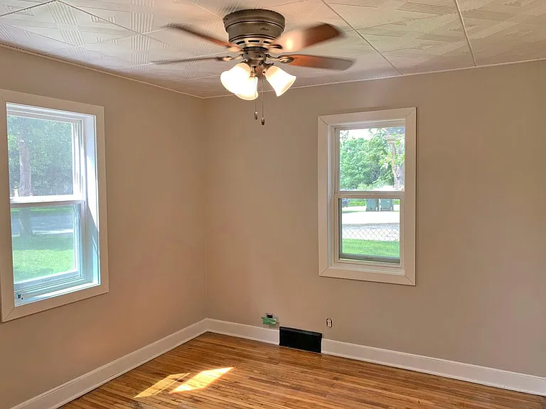 512 Lewis St — Photo 3