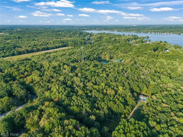 1135 N Mahoning Portage Co Line Rd, Lake Milton, OH 44429