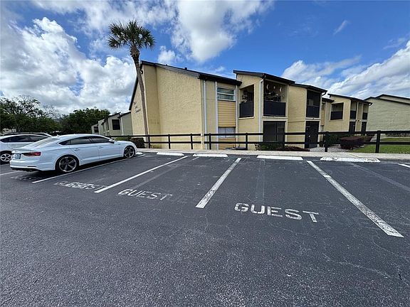 2nd image of 944 Lake Destiny Rd Unit A