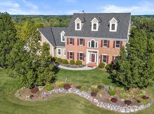 337 River Bluff Cir, Oconomowoc, WI 53066