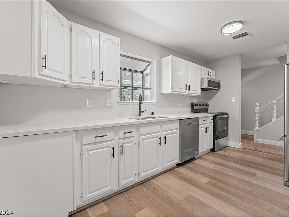 1st image of 154 Greenbriar Townhouse Way