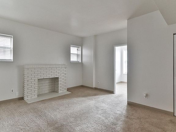 3rd image of 5582 Pershing Ave APT 12