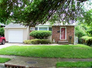 115 Horton St, Malverne, NY 11565