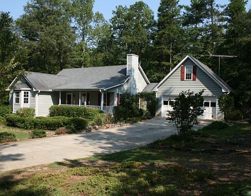 Large wooded private lot