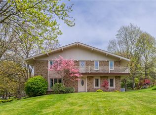 2467 Southvue Dr, Pittsburgh, PA 15241