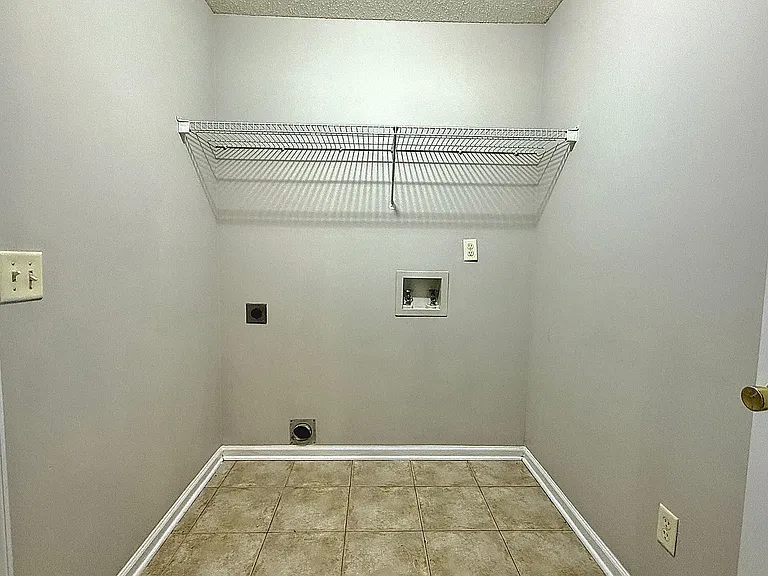 1130 Montclair Dr — Photo 32