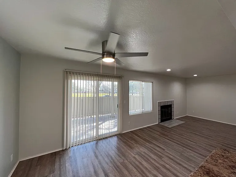 2x2 Chateau Living