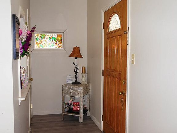 3rd image of 11039 Leolang Ave