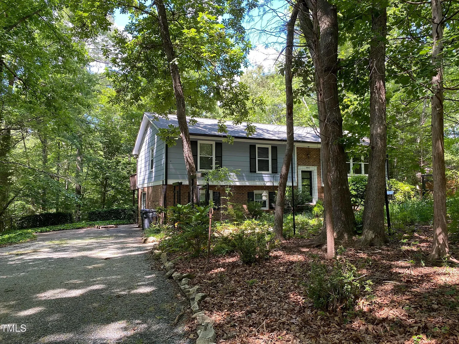4 bed, 3.0 bath, 2732 sqft, $3,000 — Photo 2