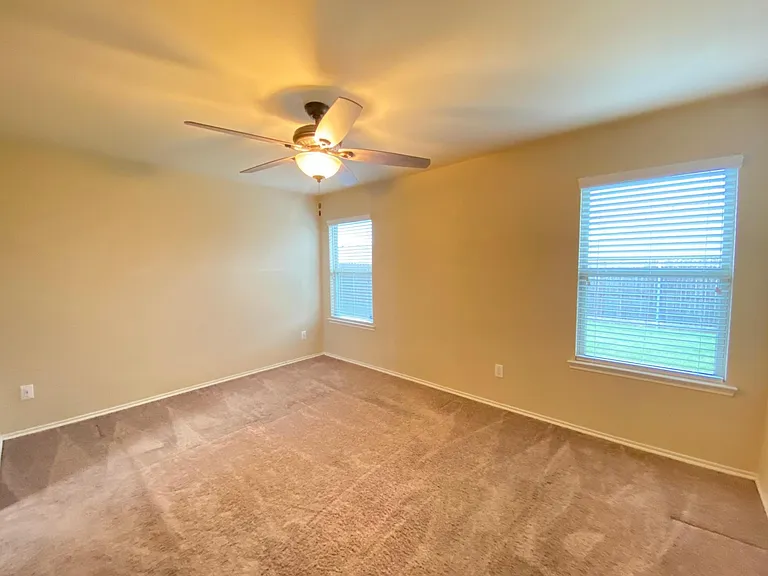 2105 Meadow Park Dr — Photo 13
